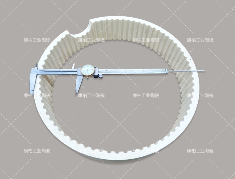 透明氧化鋁陶瓷是完全透明的嗎？會呈現顏色或霧感？?